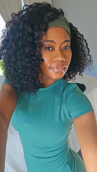Francine Akambasi