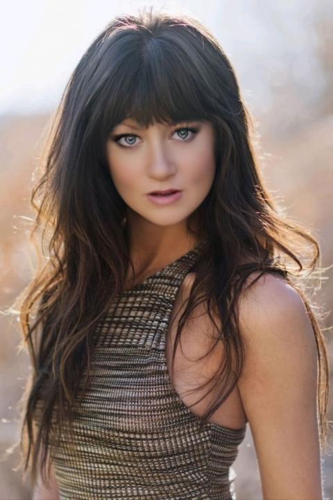 Angela Strauss