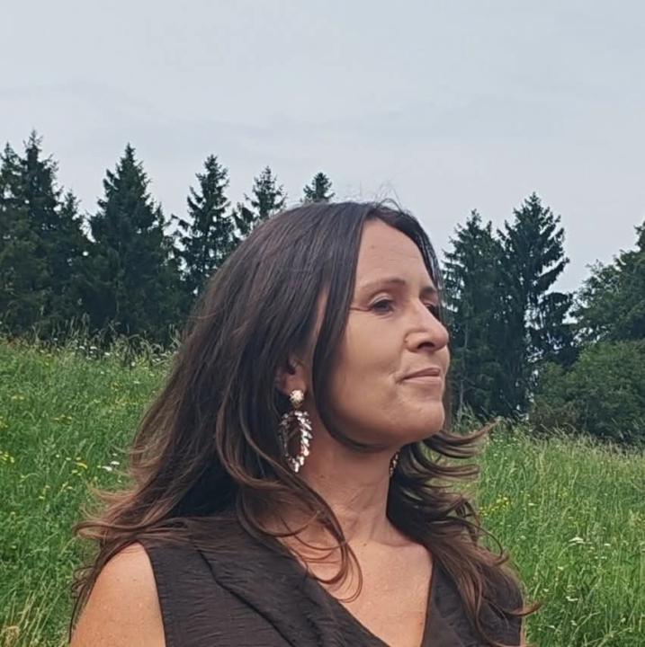 Karin Zois