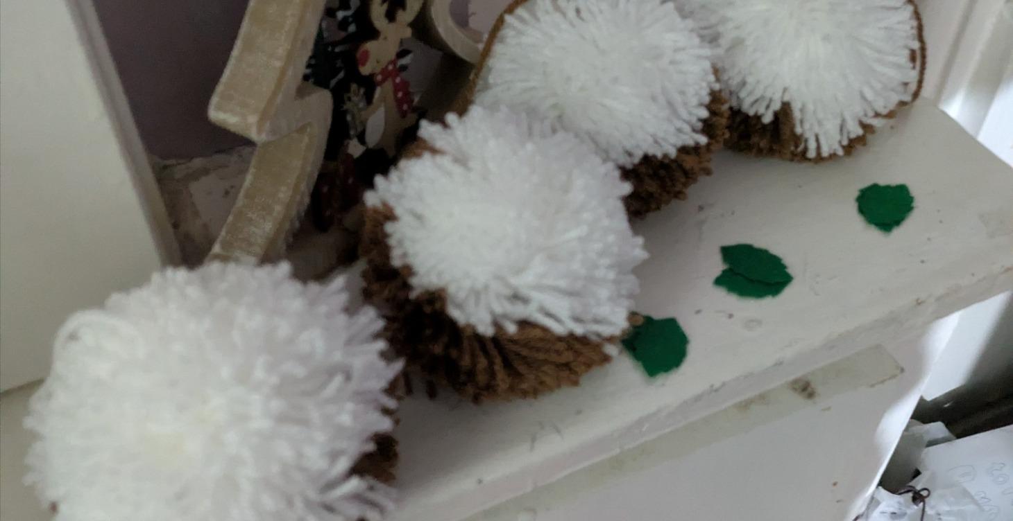 Christmas pudding pom poms