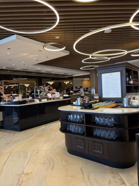 ✈️ Fast Track, Lounge-Hopping & Restaurantguthaben – genau deshalb liebe ich die Amex Platinum!
