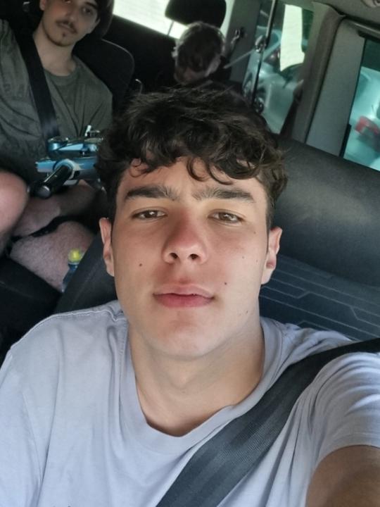תום חסקי