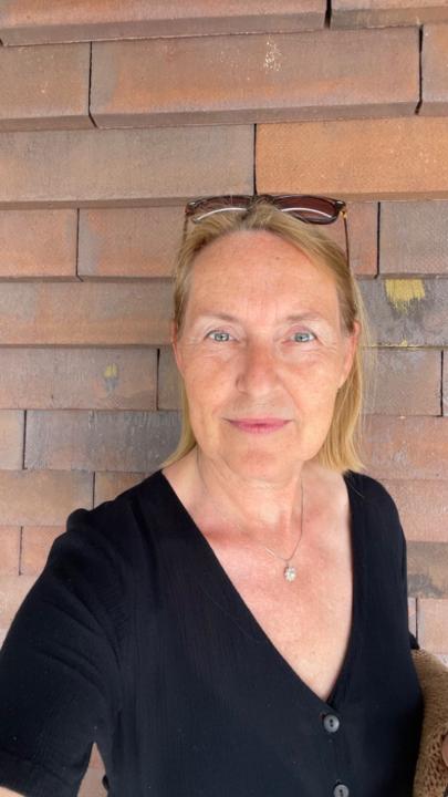 Deborah Van Beek