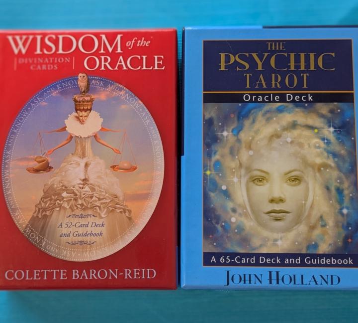 Oracle Cards vs Tarot Cards