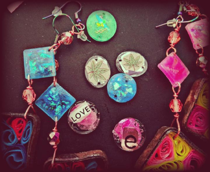 How-to create customized resin jewelry components new class alert!