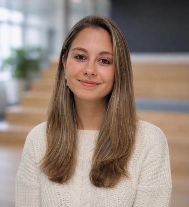 Angela Carpio silvente