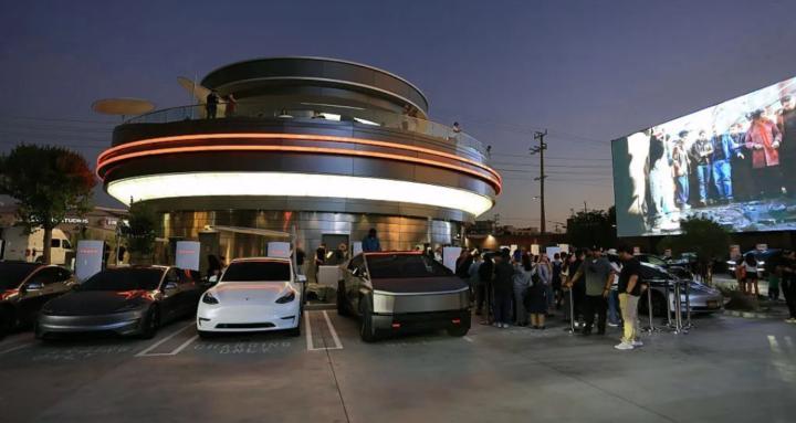 Tesla Social Club⚡