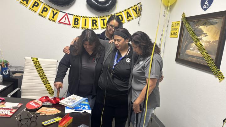   🫂 El Poder de un Abrazo: Por Qué Aún Necesitamos Conexión Humana