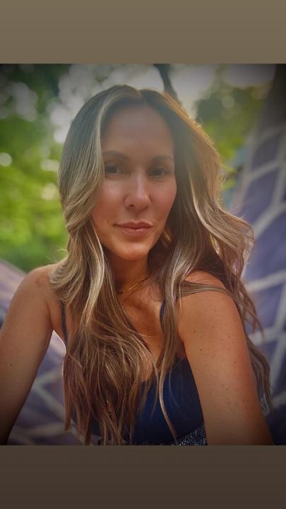 Holly Lynne