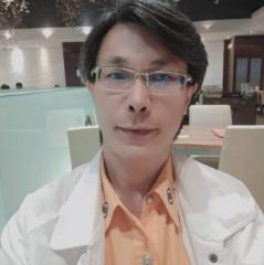 家榮 張