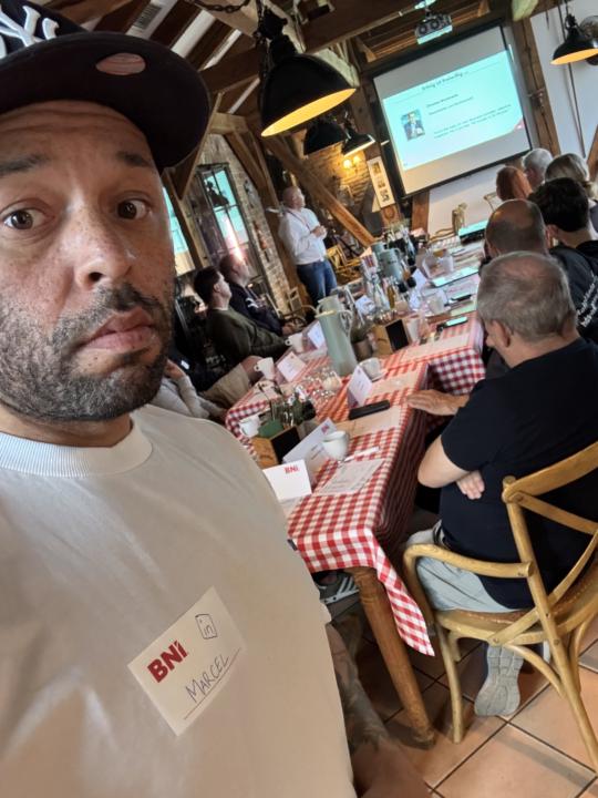 Zeig mir deinen Arbeitsplatz. Wo und wie arbeitest du gerade an LinkedIn?“