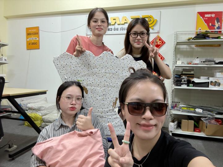 Chị em sinh 4. Bức hình đã tạo ra câu chuyện ở trong đó rùi😉😉😉