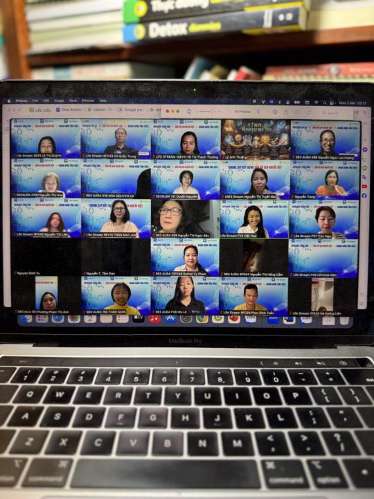 Trà đàm hôm này có quà