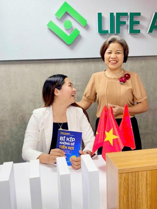 PHỤ NỮ KHÔN NGOAN CHỌN PHÁT TRIỂN BẢN THÂN THAY VÌ THAN PHIỀN