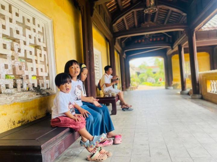 “MẸ ƠI KỂ CHUYỆN CHO CON NGHE ĐI”