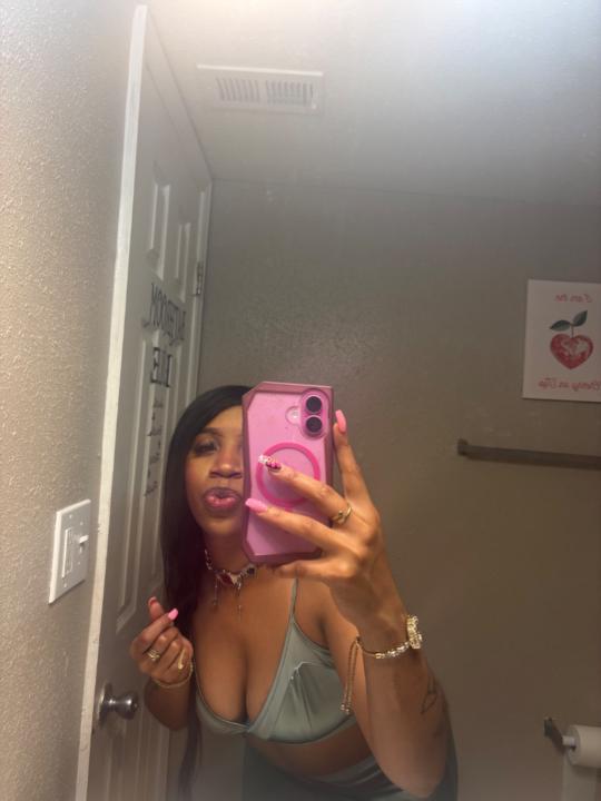 Nina Saunders