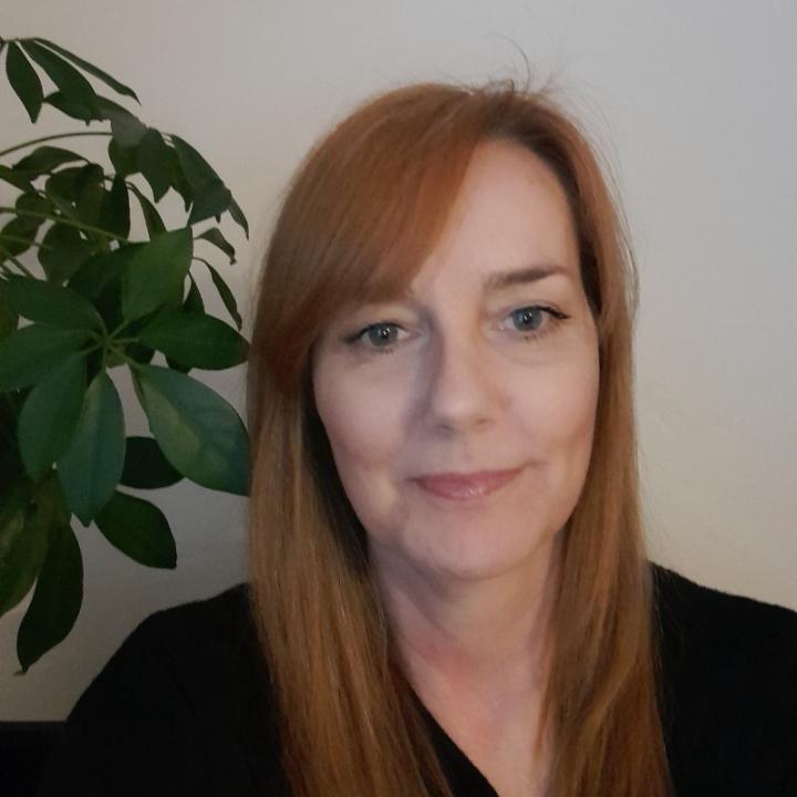 Lynne Holmes