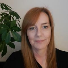Lynne Holmes