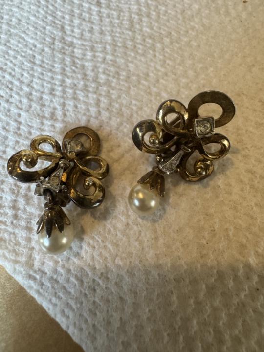 Need help with possible ID on earrings? 