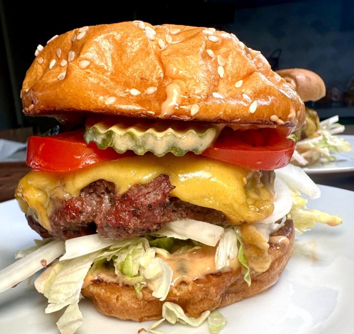 Burger Debate: What Camp Are You In? 🍔🔥