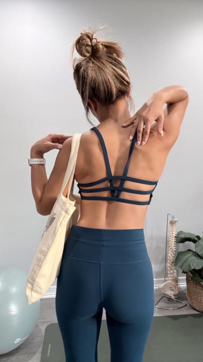 Which shoulder is higher? Left or right? 