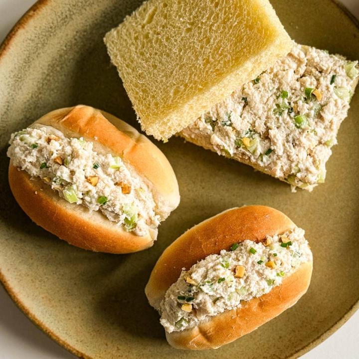 Sandwich au poulet  photo à titre indicatif