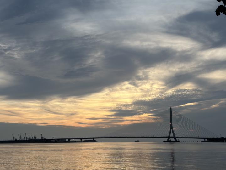 🌉 淡江大橋正式通車。🚗有人已經開過了嗎？