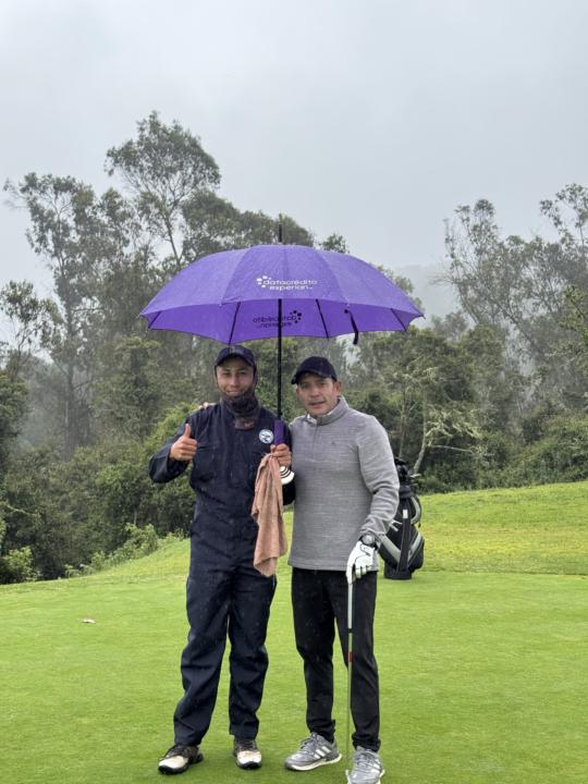 Que la lluvia no sea un impedimento para jugar 👍👍👍