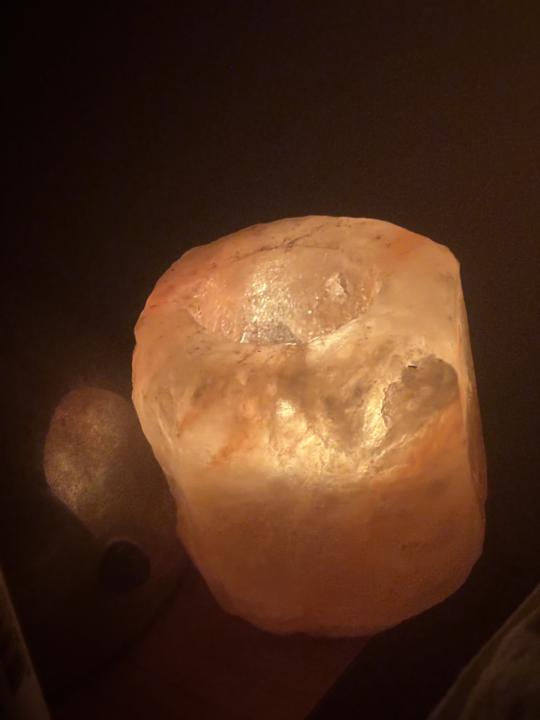 Una piccola luce si unisce al fuoco, poi ritorna alla sua tenda arricchita da parti di tutti 