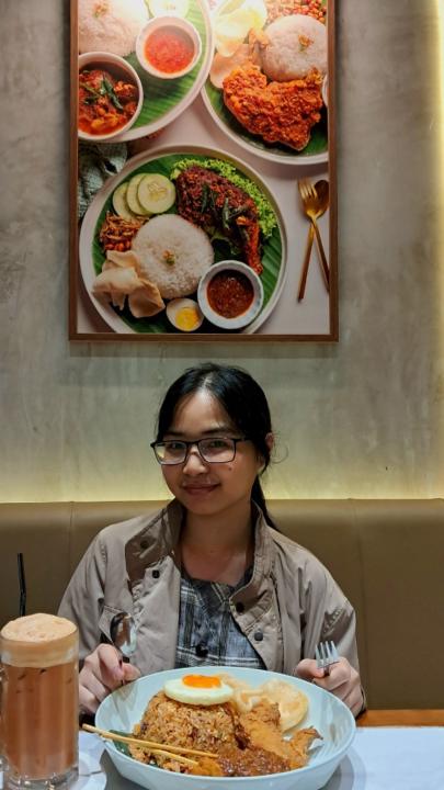 Elyezra M