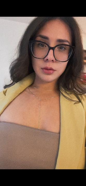 Stephanie Valenzuela