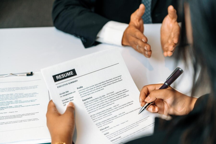 Crafting a Winning CV That Gets Noticed by Recruiters and Passes the ATS.