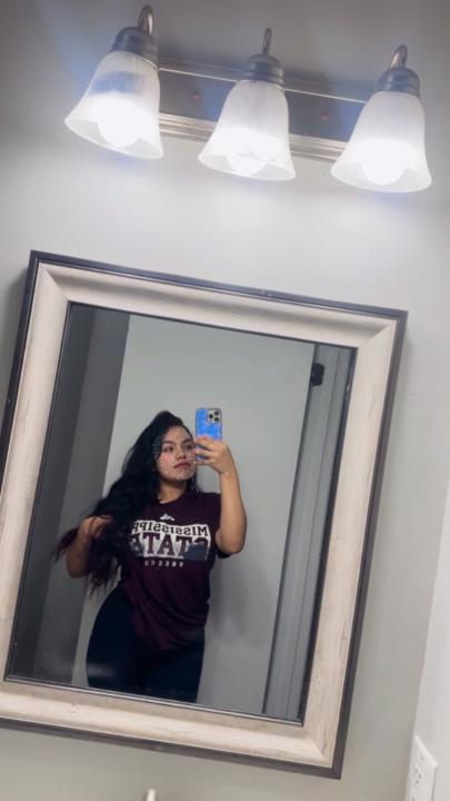 Estephany Flores