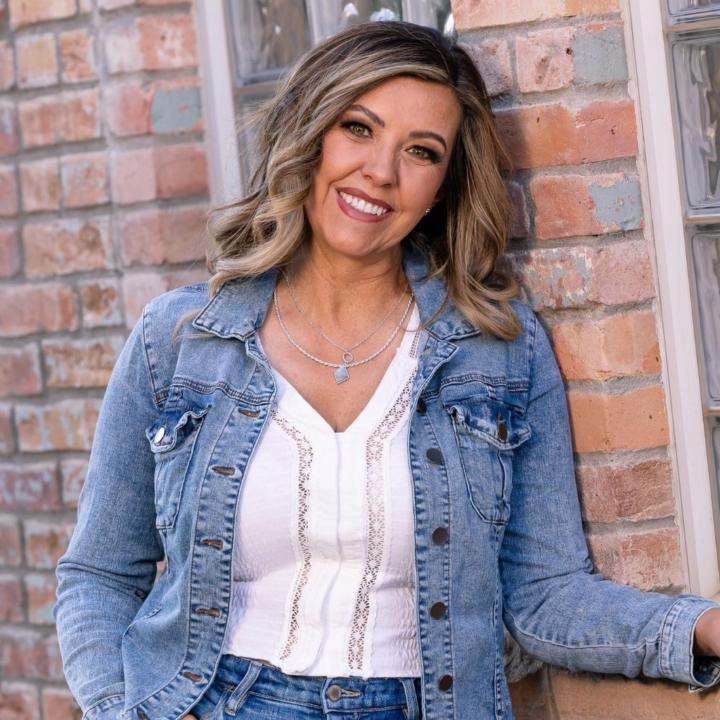 Jenn Agredano-Roberts