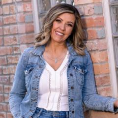 Jenn Agredano-Roberts