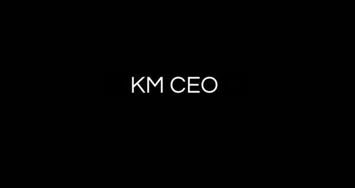 kmCEO