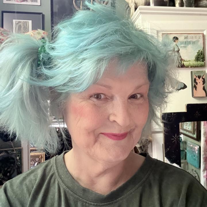 Kathy L. Murphy has a new summer time vibe!