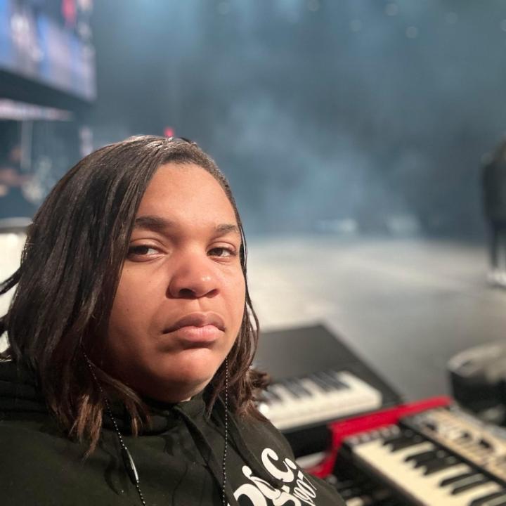 Welcome! Introduce yourself + share a pic of yourself / what you do / or your workspace 🎉