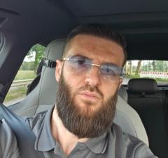 Enis M