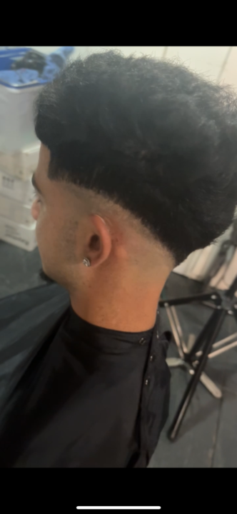 Drop fade V with Cat scratches