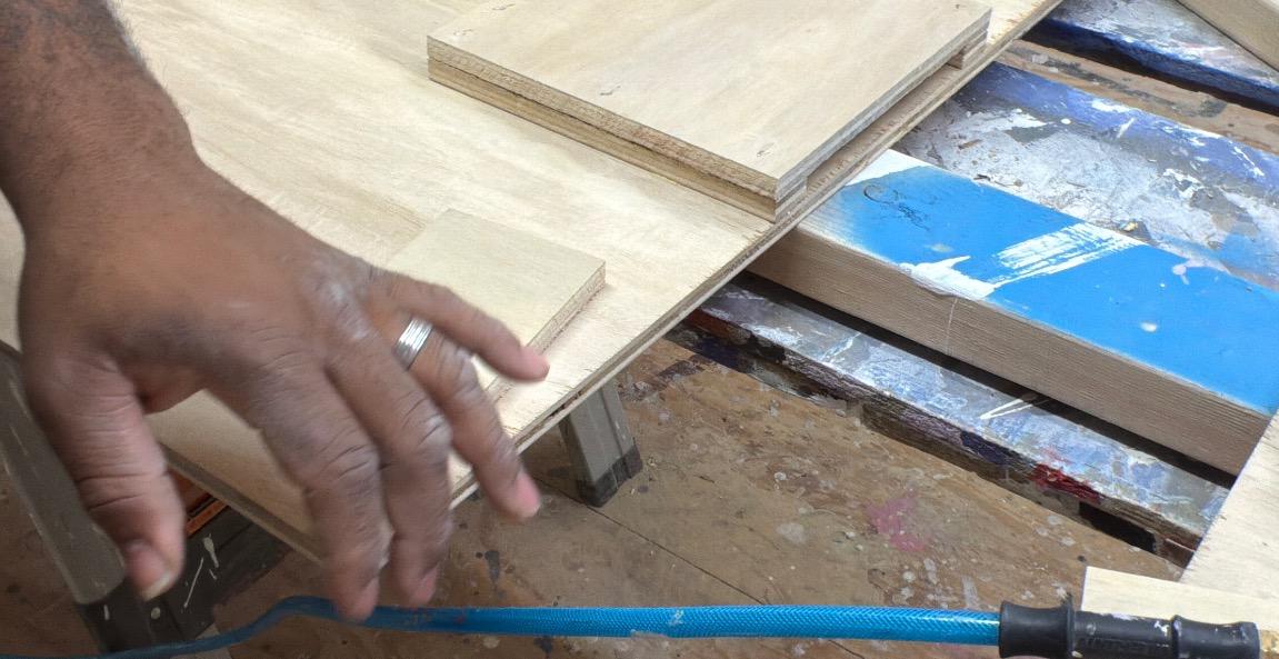 Collapsible treat stand arch wall