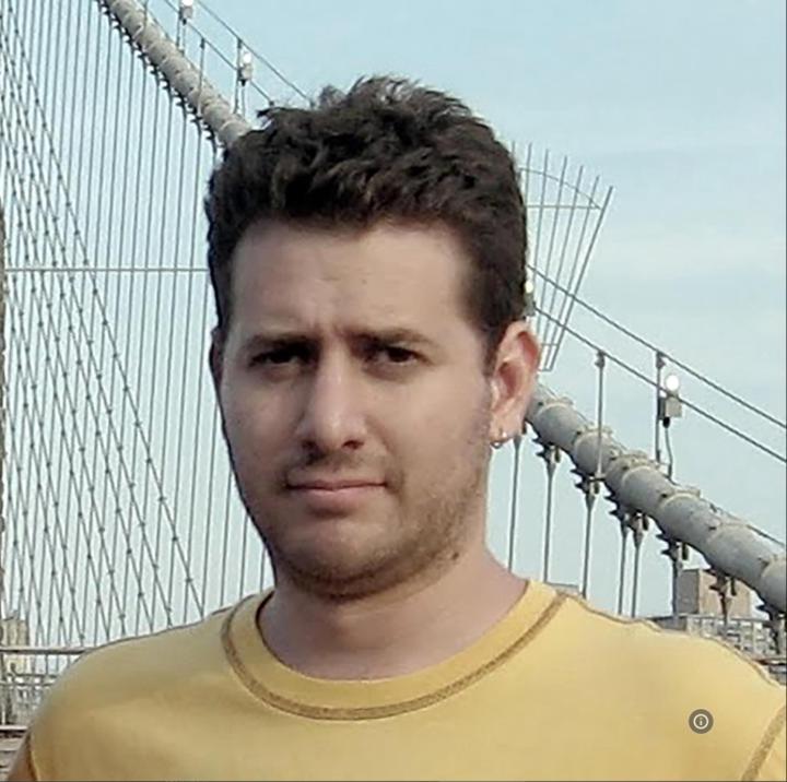 Gabriel R de la Mora