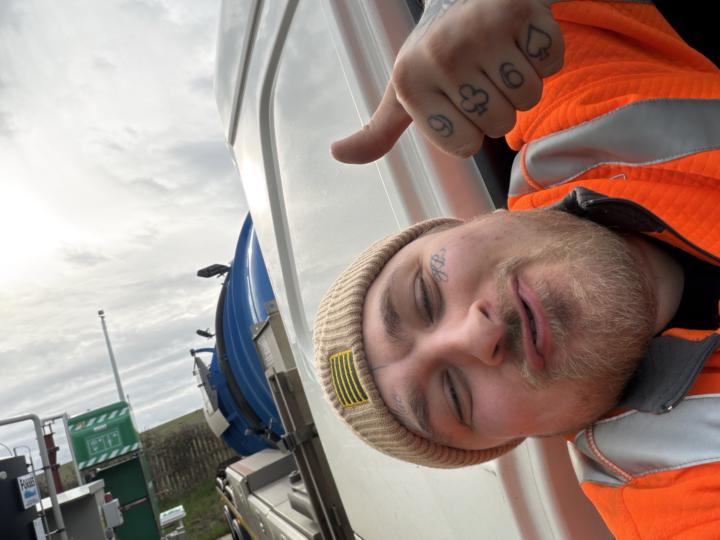 📸SELFIE SUNDAY📸 + WINNER OF THE MERCH GIVEAWAY LAST WEEK💪🥳