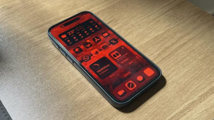 FREE SLEEP HACK: Red Light On Your IPhone 📲 