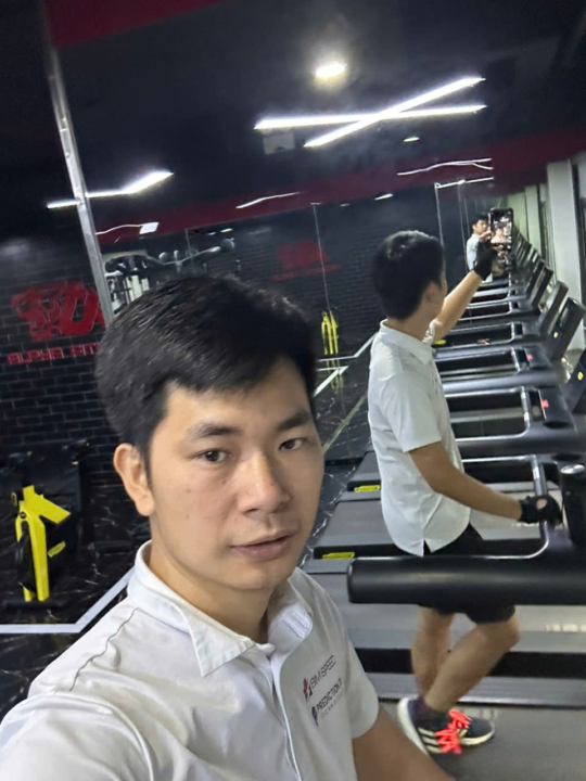 Em tập build 6 múi.