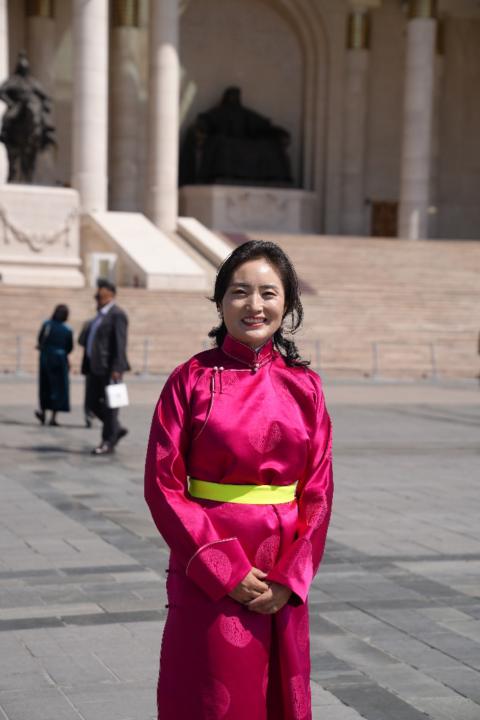 Саруулзаяа Lochinsuren