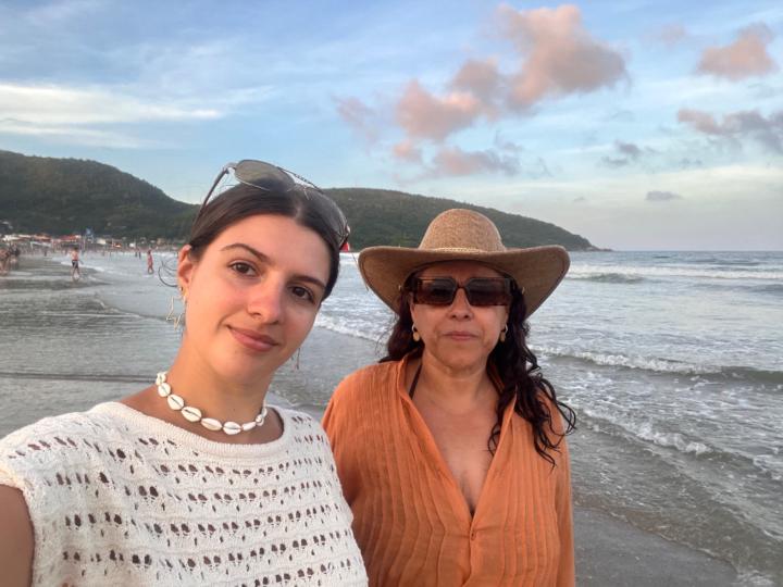 Mayra y Chiara Peralta
