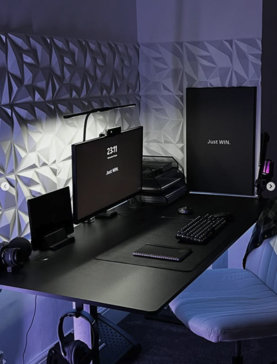 Welcome! Introduce yourself + share a pic of your workspace 🎉