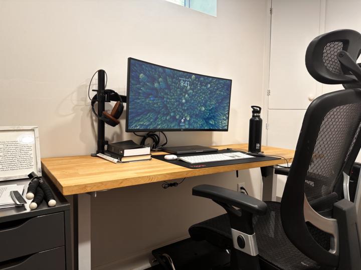 Welcome! Introduce yourself + share a pic of your workspace 🎉
