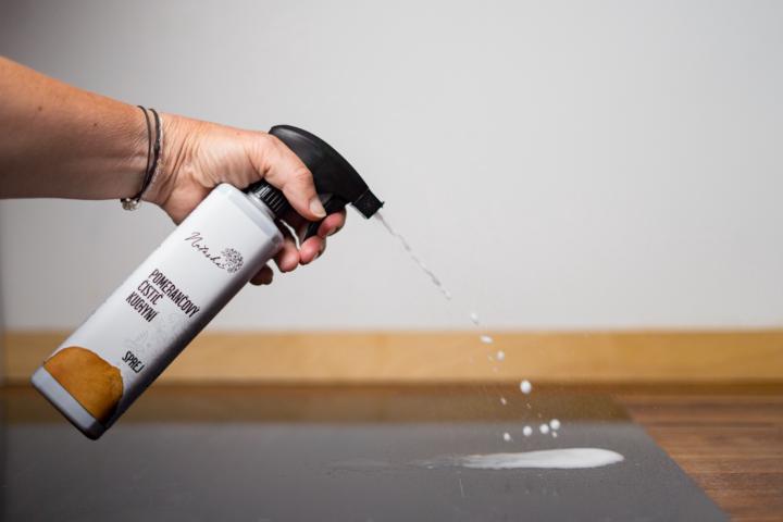  Jak vyčistit troubu nebo varnou desku bez chemických čističů? 